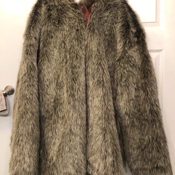 Nike limited edition fur coat - Picture 2 of 5